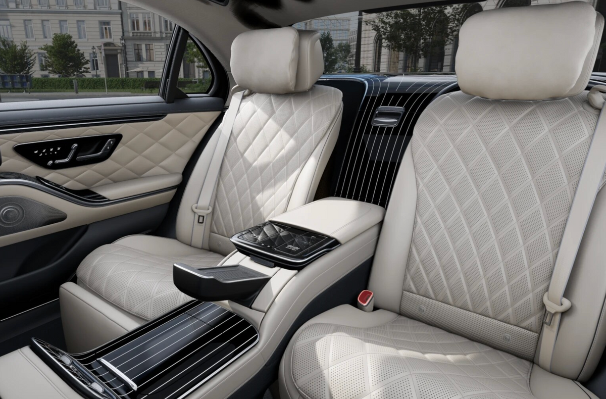 Mercedes-Benz S 450 d 4MATIC Long "140y Launch Edition" | MANUFAKTUR Opalite White Magno | First Class Rear | MBUX Superscreen