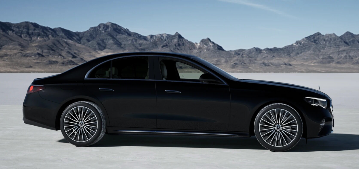 Mercedes-Benz E 220 d 4MATIC Sedan „EXCLUSIVE Premium” | Obsidian Black Metallic | Nappa Neva Grey/Black | Burmester® 4D | AIRMATIC