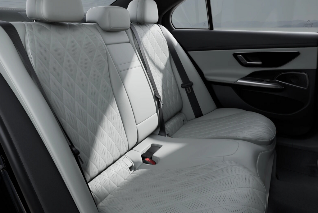 Mercedes-Benz E 220 d 4MATIC Sedan „EXCLUSIVE Premium” | Obsidian Black Metallic | Nappa Neva Grey/Black | Burmester® 4D | AIRMATIC